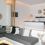Seanfinity Beachfront Appartamento Mikri Vigla