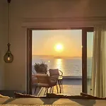Seanfinity Beachfront Appartamento Mikri Vigla