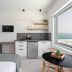Seanfinity Beachfront شقة *
