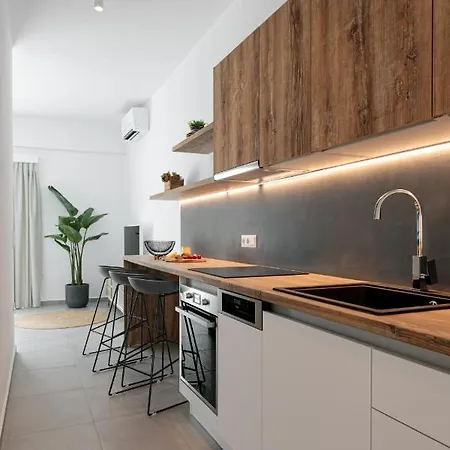 Seanfinity Beachfront Апартаменты *