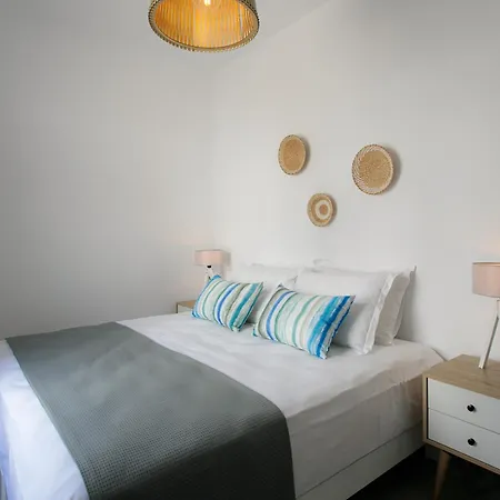 Апартаменты Seanfinity Beachfront Микри-Вигла