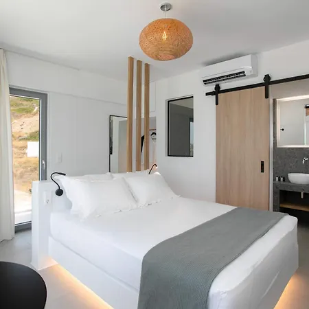 Seanfinity Beachfront Апартаменты *