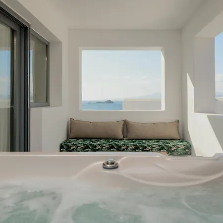 Seanfinity Beachfront Апартаменты *