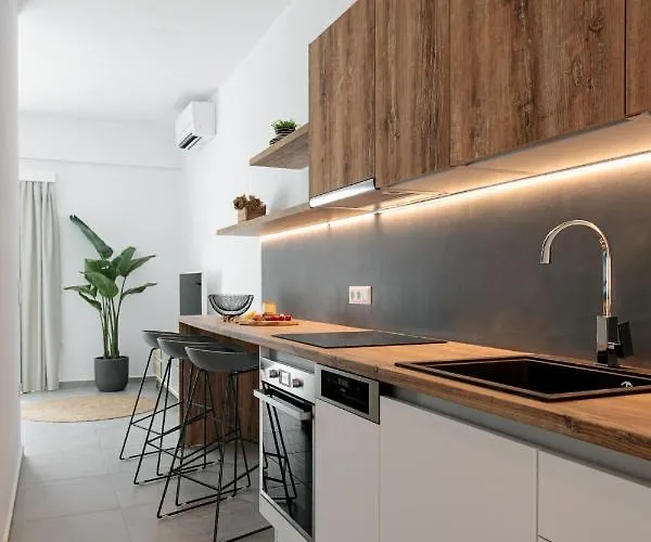 Seanfinity Beachfront Apartament *